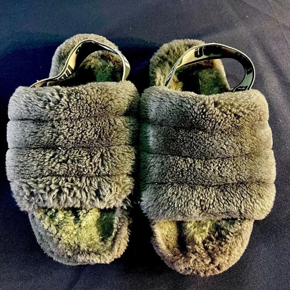 UGG - Fuzzy Sandals